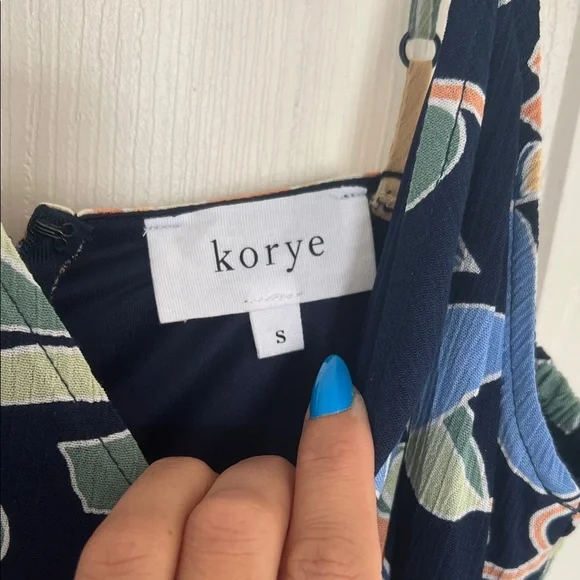 Elegant Floral Navy Maxi Dress - Picture 3 of 7